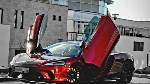 Gyönyörű McLaren GT autópályás vezetés 2