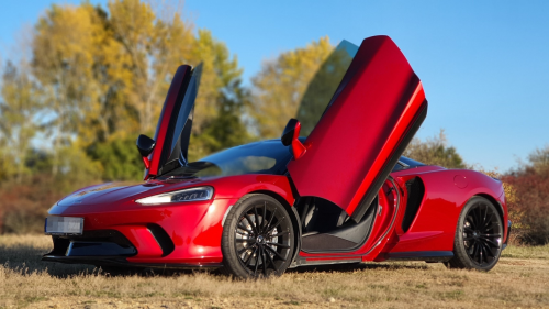 Gyönyörű McLaren GT autópályás vezetés 4