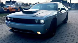 Dodge Challenger SRT élményvezetés vagy bérlés Polgárdi környékén