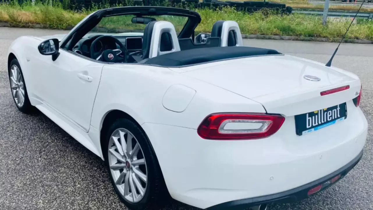 Fiat 124 Spider utcai élményvezetés fő kép