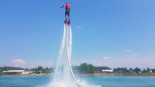 Flyboard élmény tengerkék tavon Budapest szélén 6