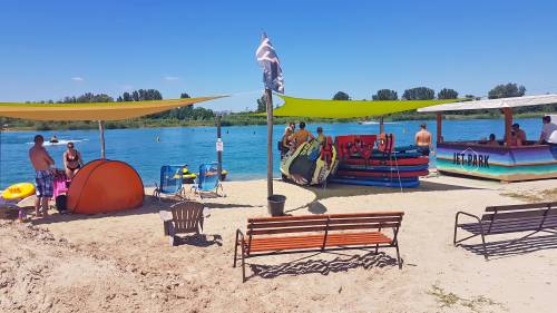 Flyboard élmény tengerkék tavon Budapest szélén 7