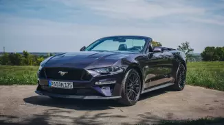 Ford Mustang GT Cabrio (2022) bérlés – az Elegáns Szörnyeteg!