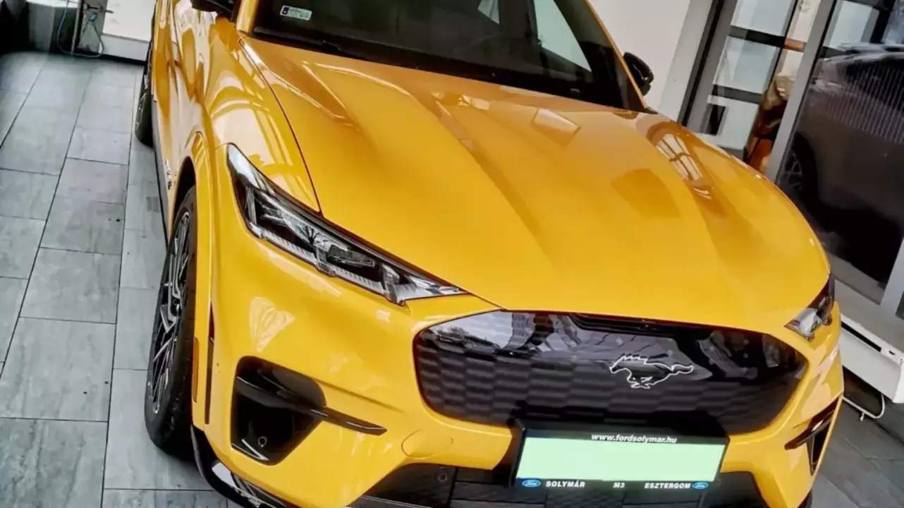 Ford Mustang Mach-E GT utcai élményvezetés fő kép