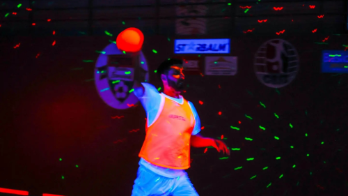 Dobd be magad! – Neon Dodgeball, azaz UV Kidobós élmény Budapesten 6