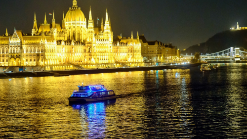 Hajós vacsora Budapesten! Romantikus környezet, élő zenei előadás! 8