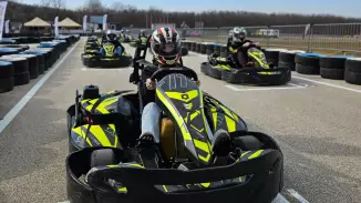 Mini GP gokart versenycsomag dobogós díjkiosztóval és éremmel