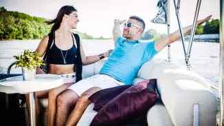 Romantikus élményhajózás kettesben a Tiszán Pontoon hajóval
