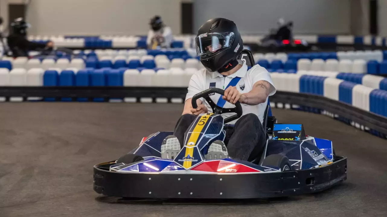 Éljétek át a sebesség örömét együtt! – Csoportos gokart élmény Székesfehérváron fő kép