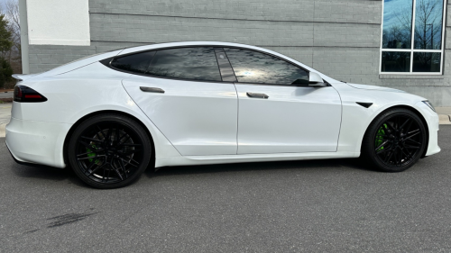 Tesla Model S Plaid utcai élményvezetés 3