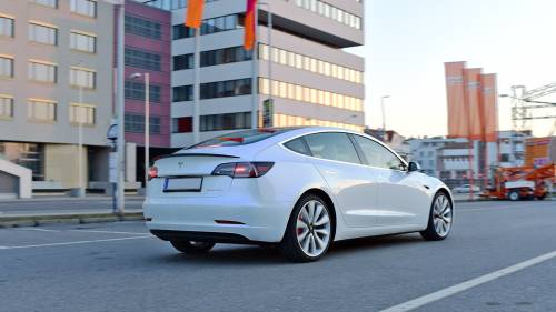 Tesla Model 3 élményvezetés Miskolcon és környékén 3